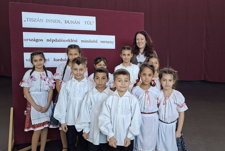 ,,Tisz�n innen-Dun�n t�l... orsz�gos n�pdal�nekl�si verseny ,,Sz�p Zal�ban sz�lettem... v�rmegyei fordul�